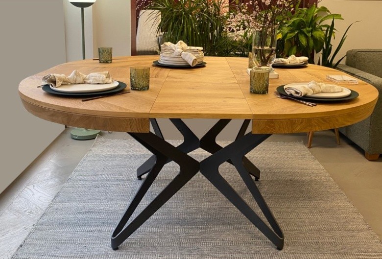 Extending round on sale table seats 8