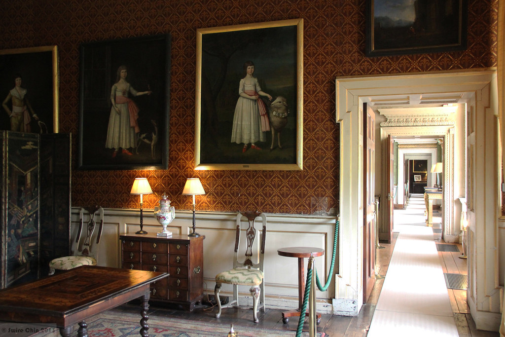 Georgian furniture, space-saving elegance