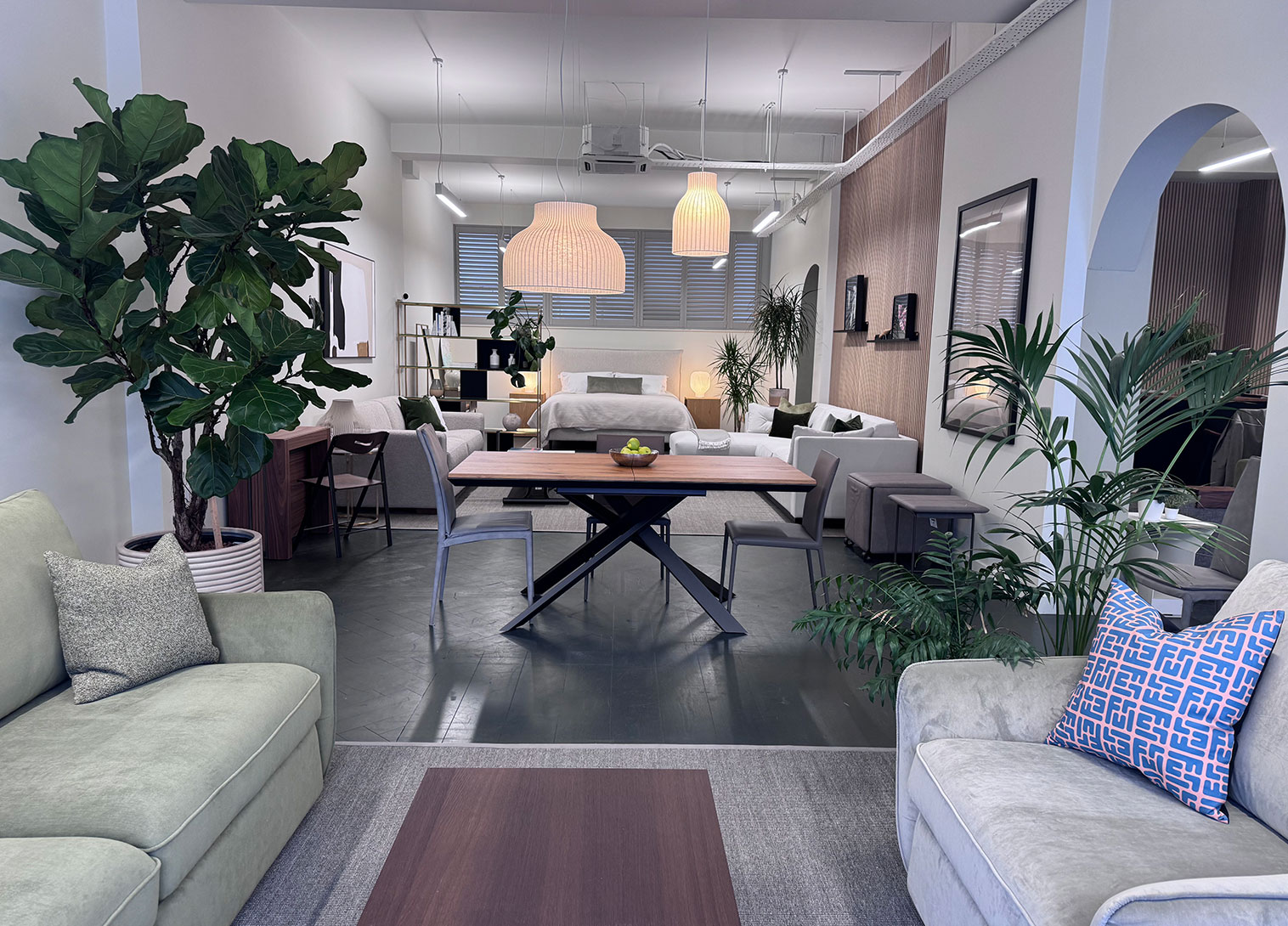 Showroom Info banner
