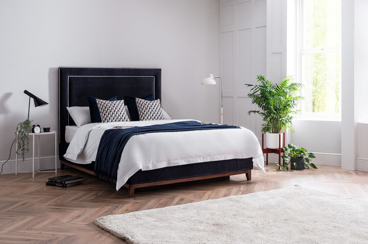 modern minimalist headboard vs traditional tufted headboard comparison