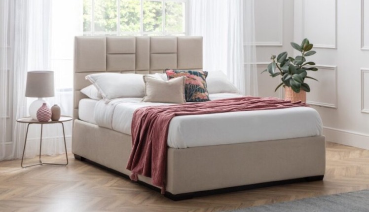 How to declutter your bedroom – My top tips